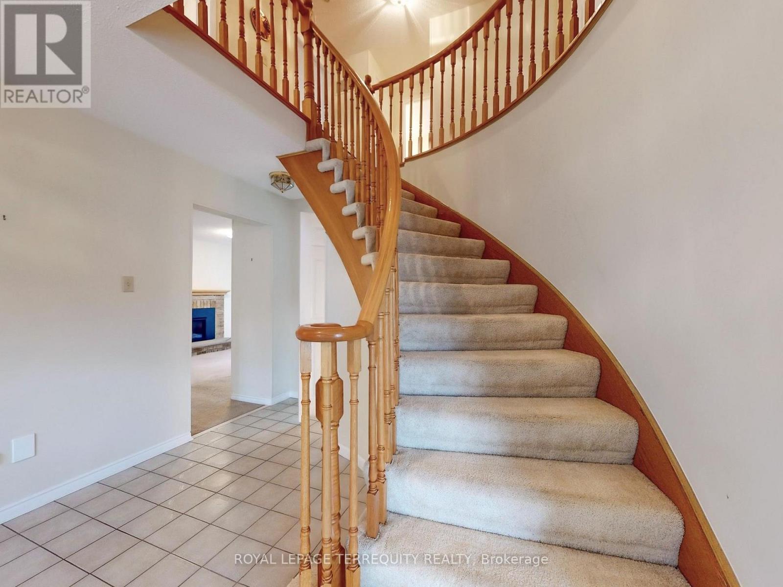 4 MOWAT COURT