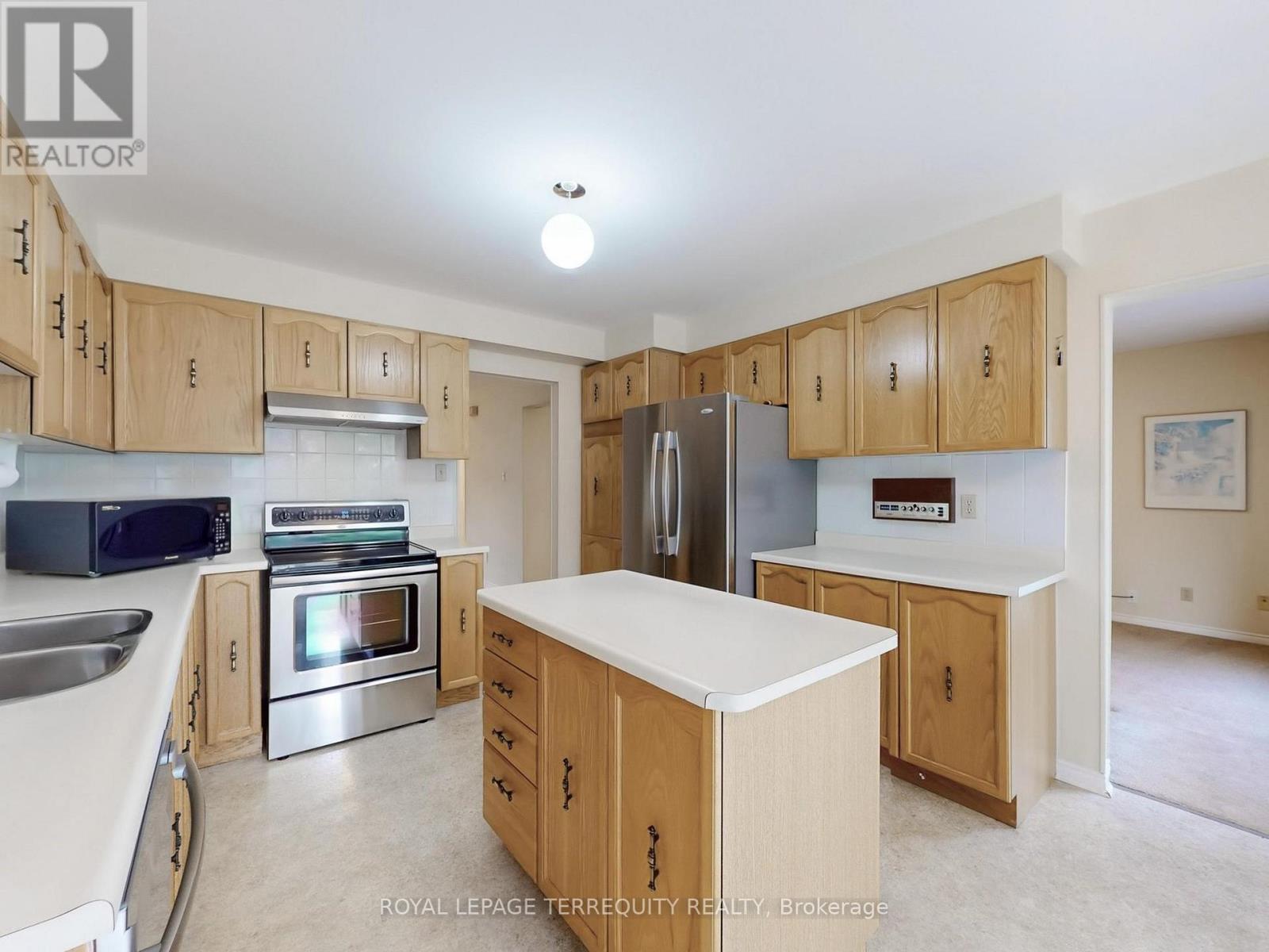 4 MOWAT COURT