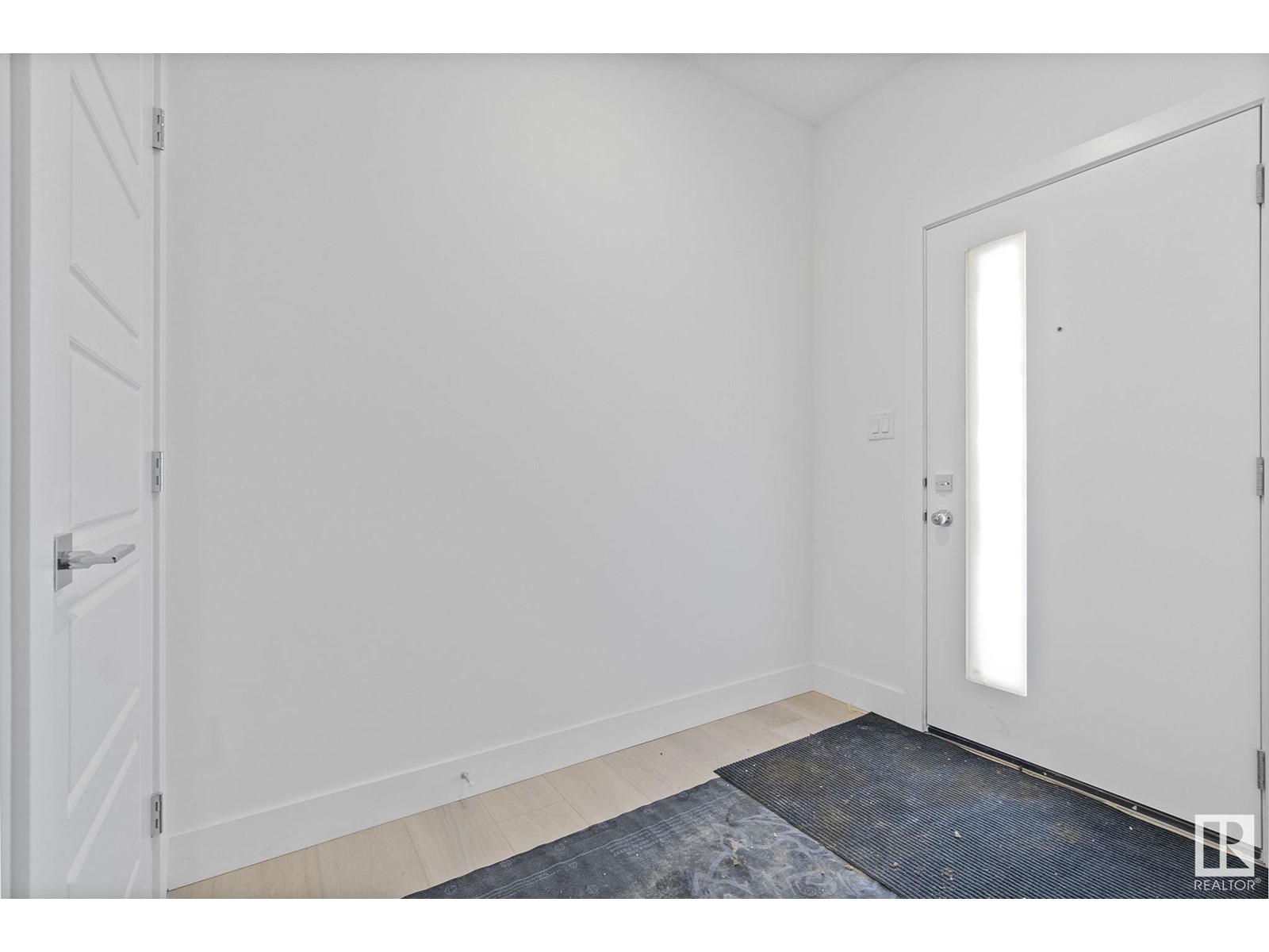 2508 210 ST NW