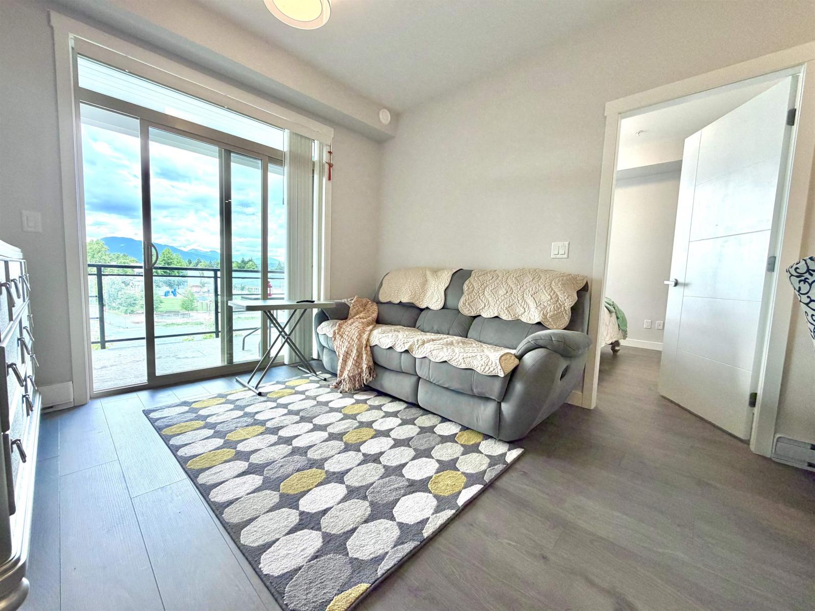 403 45562 AIRPORT ROAD|Chilliwack Proper South