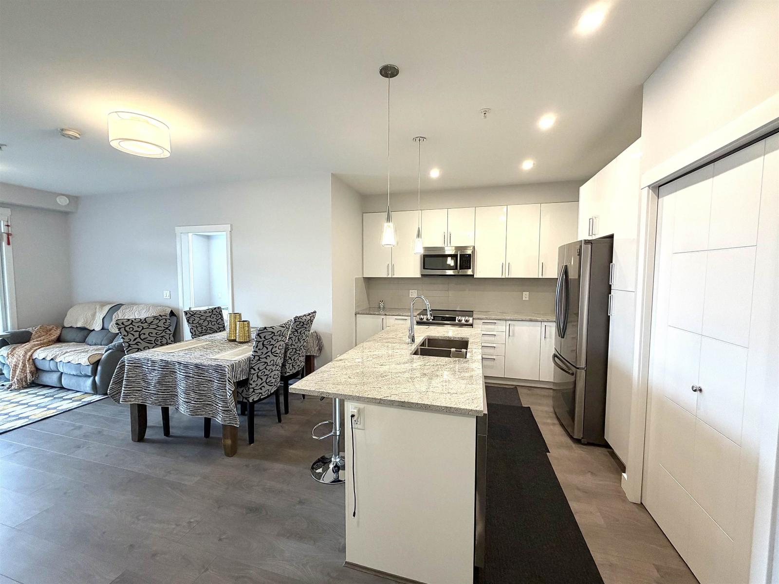 403 45562 AIRPORT ROAD|Chilliwack Proper South