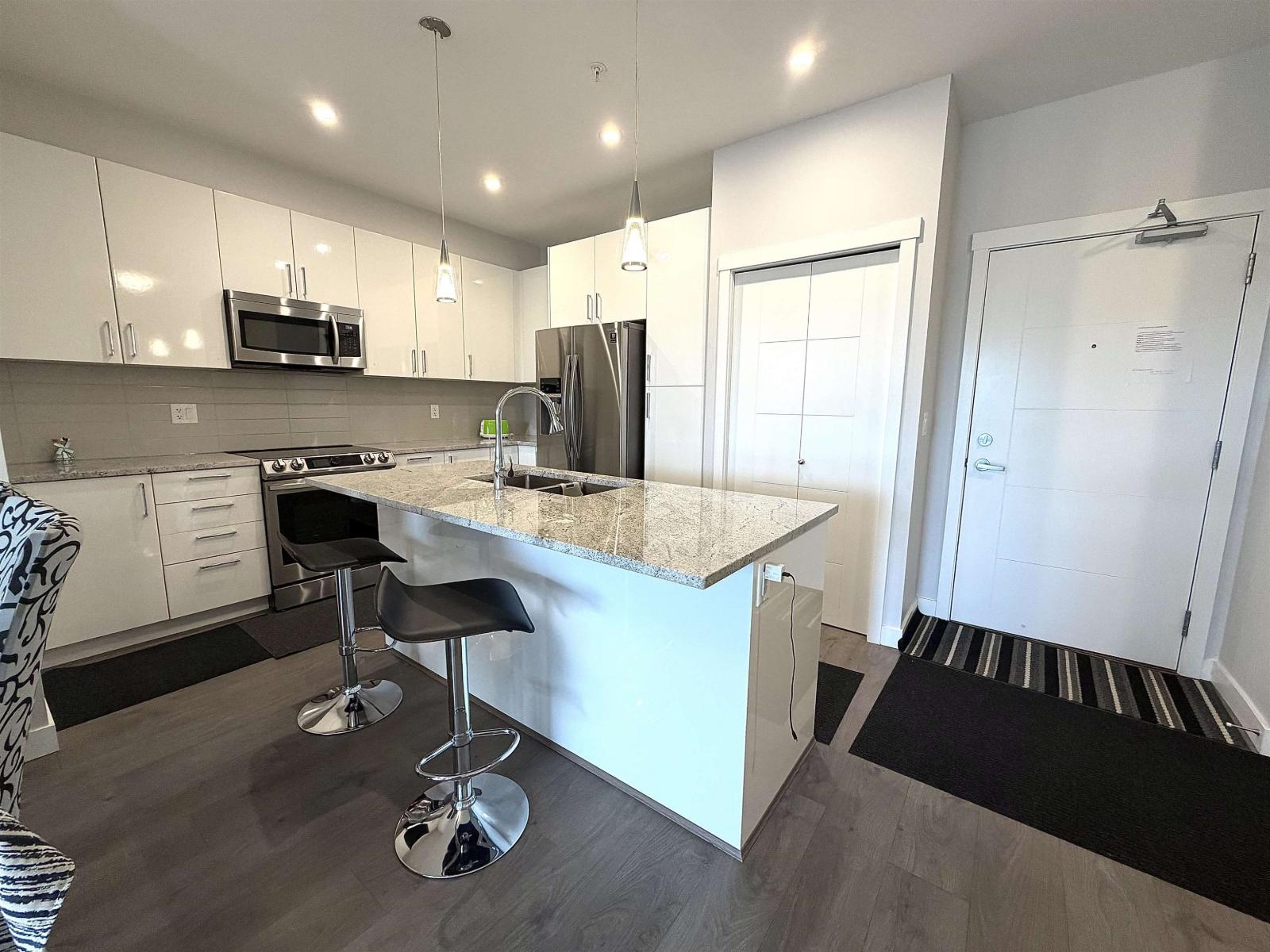 403 45562 AIRPORT ROAD|Chilliwack Proper South