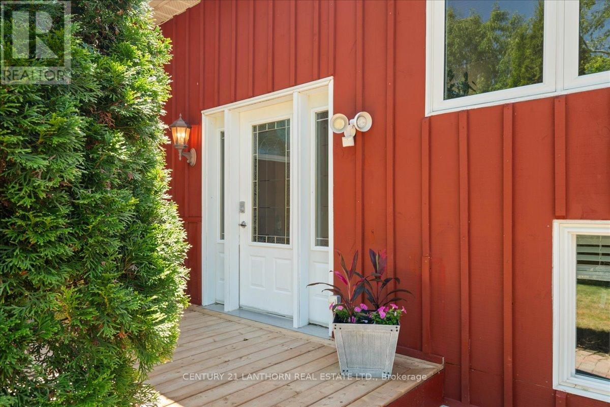 1207 SHANNON ROAD