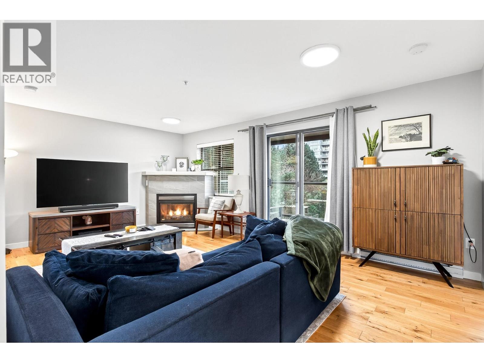 403 260 NEWPORT DRIVE