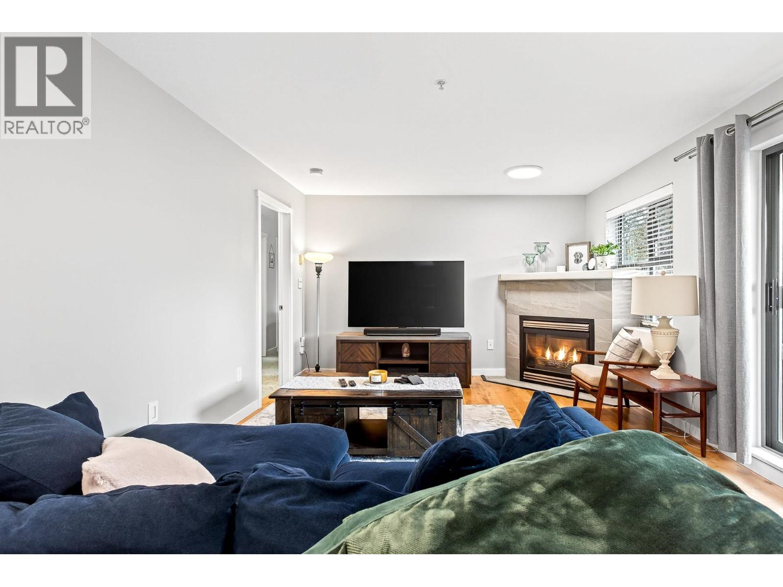 403 260 NEWPORT DRIVE