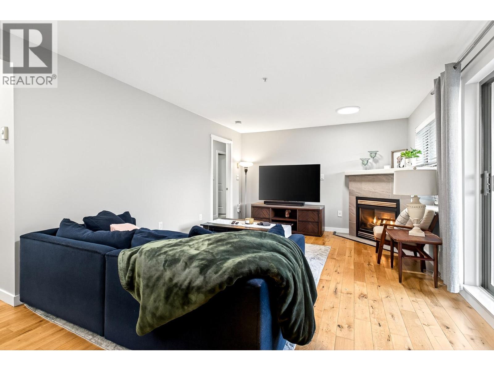 403 260 NEWPORT DRIVE