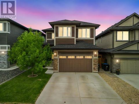 250 Evansglen Drive NW Calgary AB T3P0X8