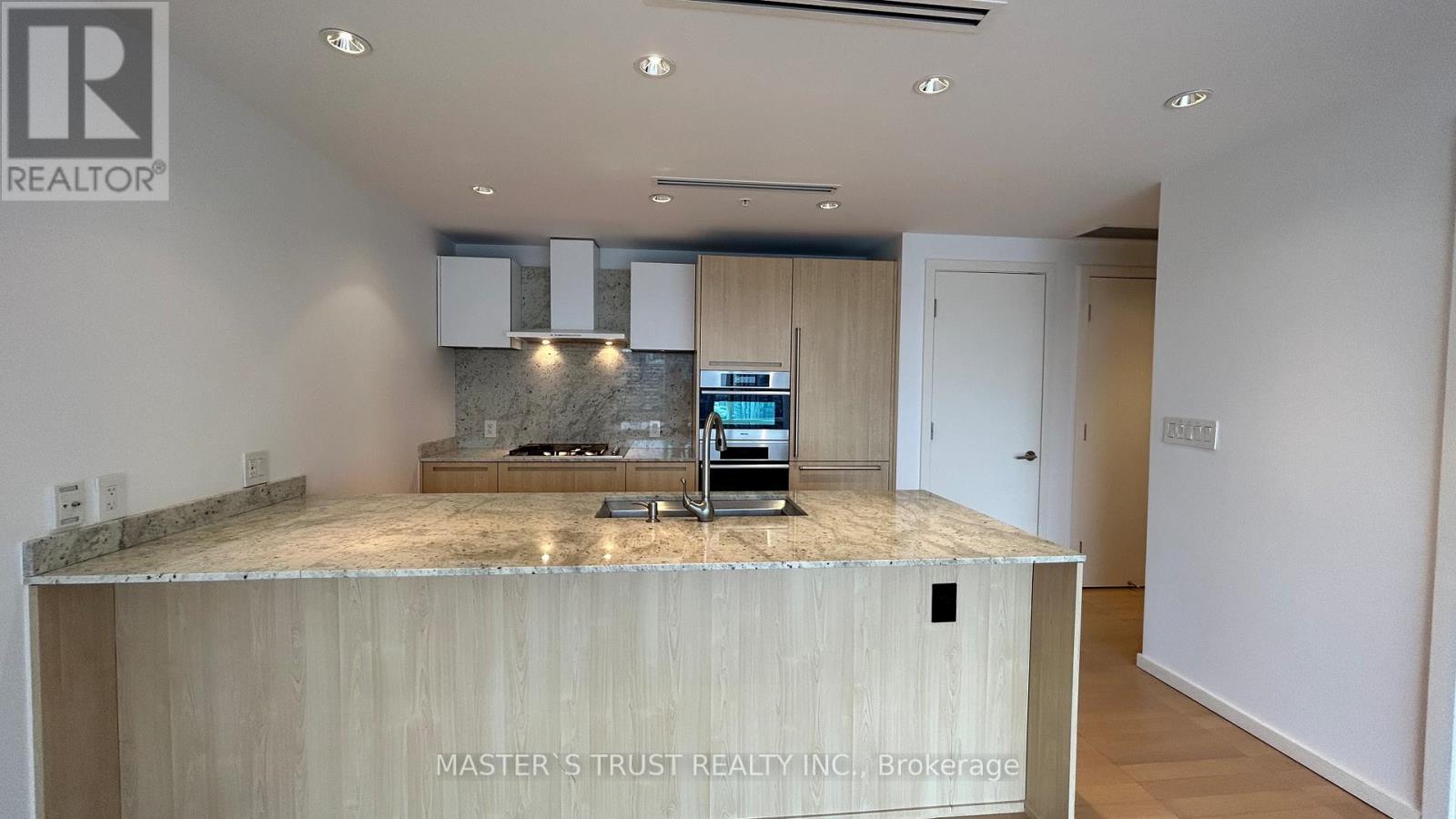 4104 - 180 UNIVERSITY AVENUE