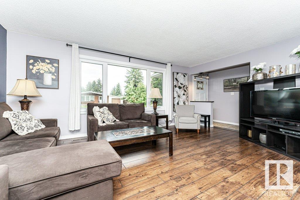 10935 37 AV NW