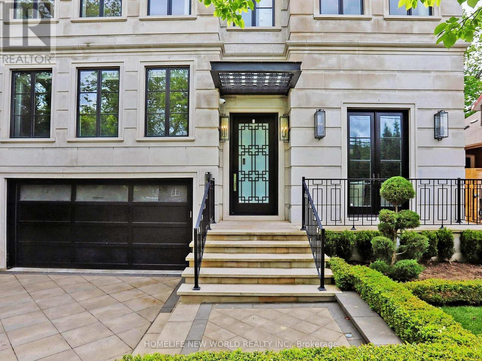 154 YONGE BOULEVARD