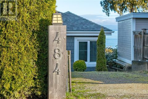 484 Bay St Qualicum Beach BC V9K1J9