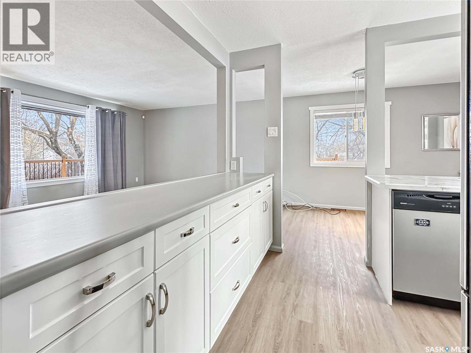 302 Neeping AVENUE N