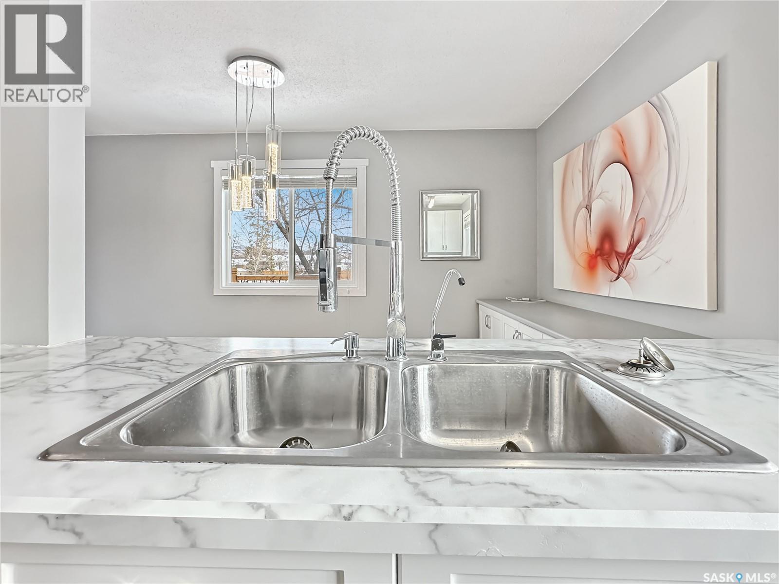 302 Neeping AVENUE N