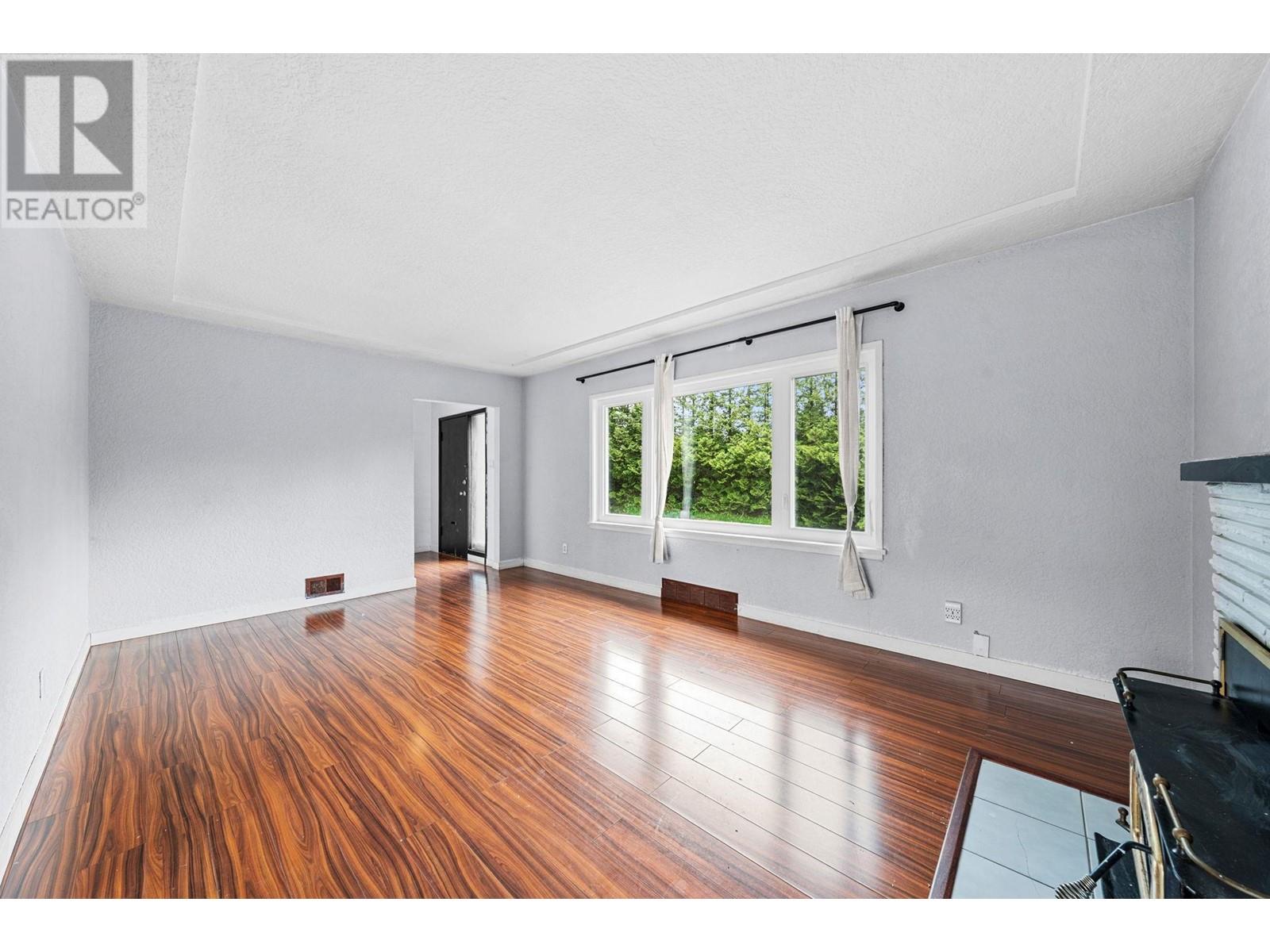 432 W 25TH STREET