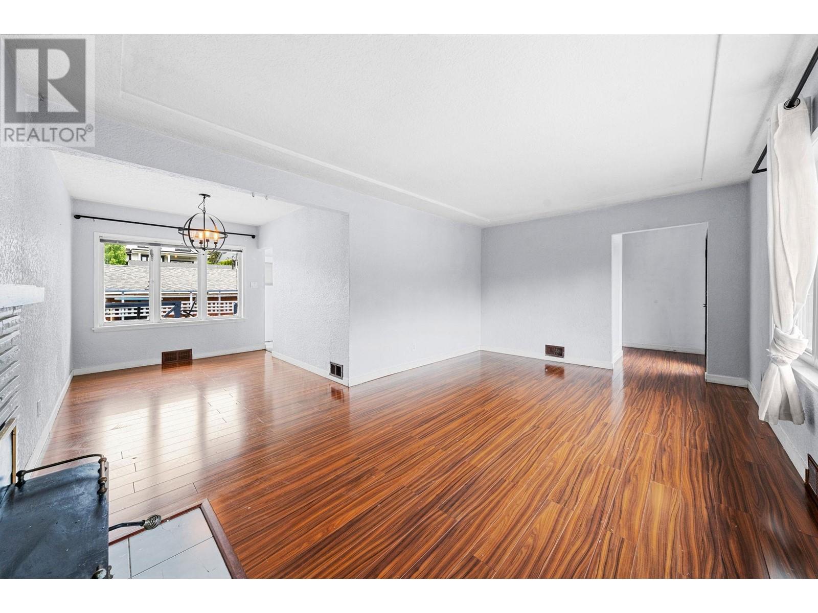 432 W 25TH STREET