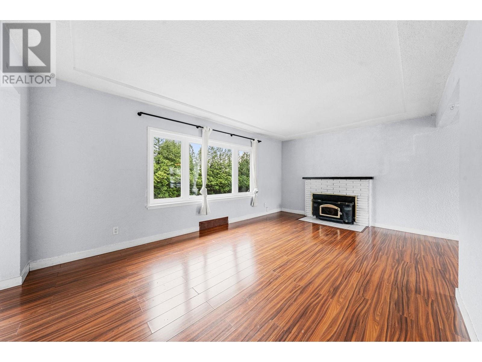 432 W 25TH STREET