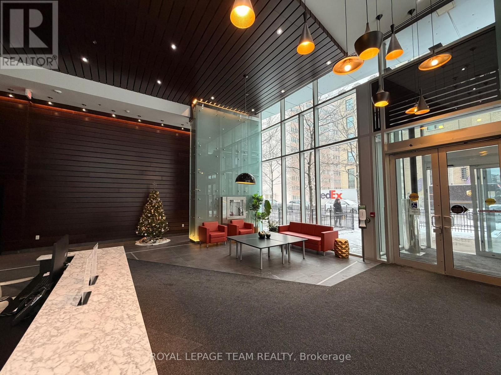 908 - 179 METCALFE STREET