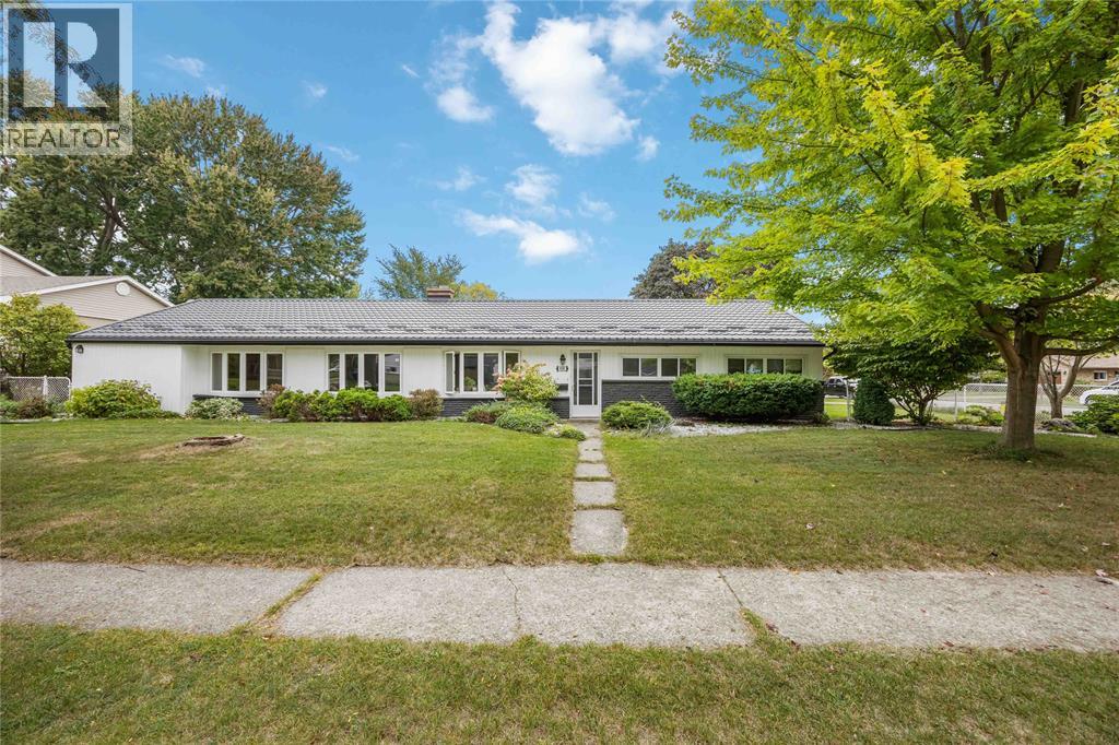 910 Charlesworth DRIVE
