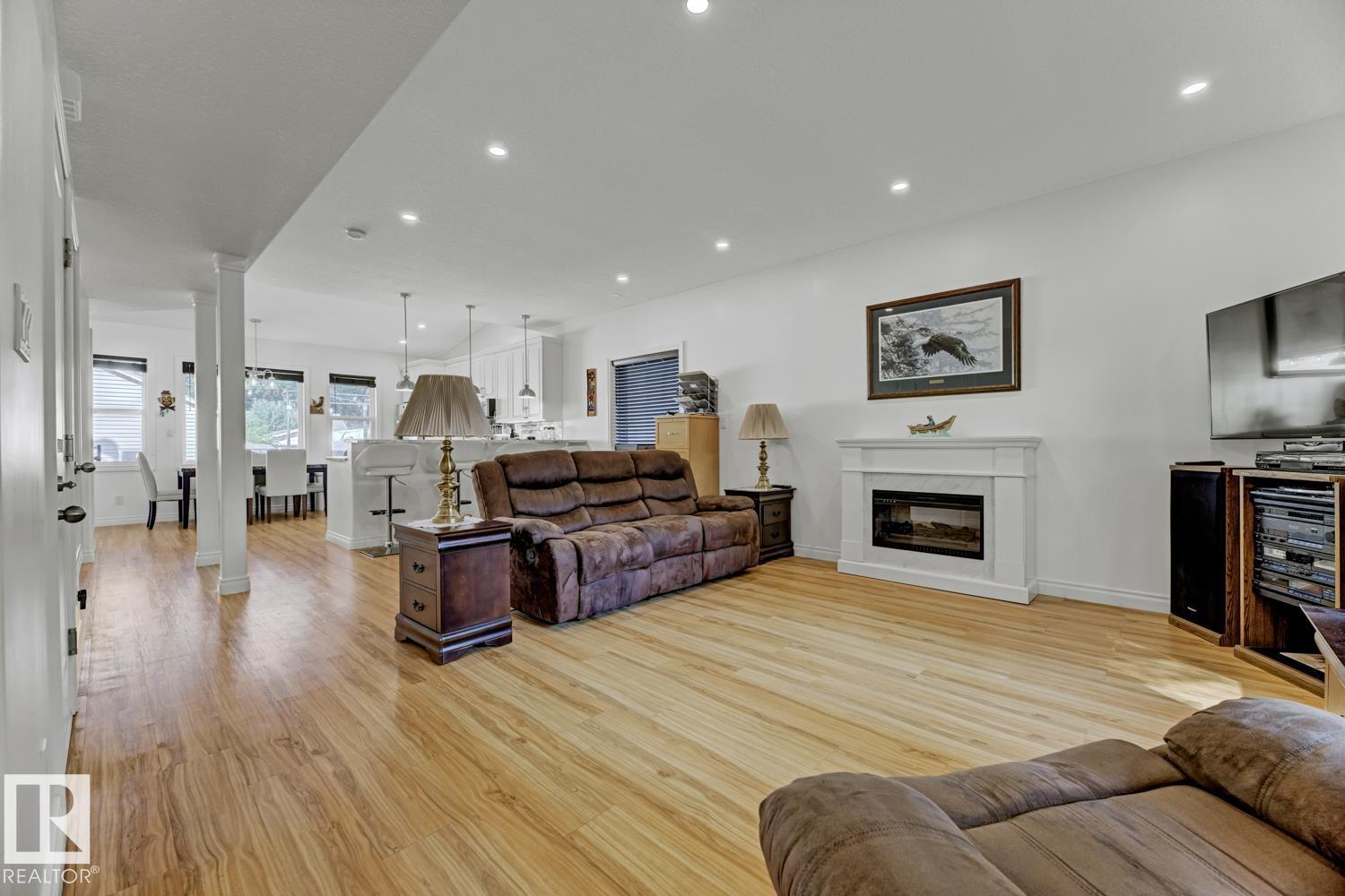 11306 89 ST NW