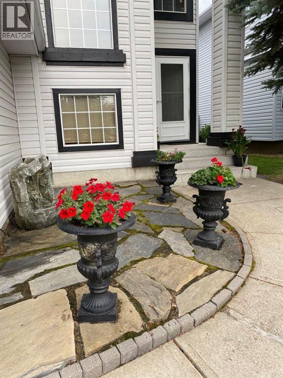 119 Valley Glen Bay NW