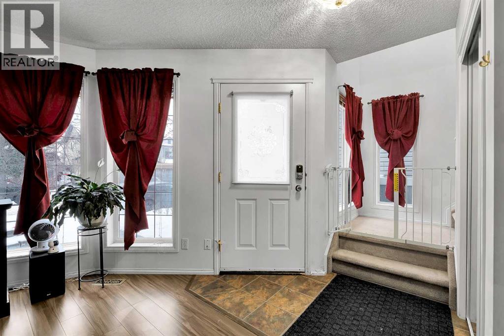 298 Taravista Street NE