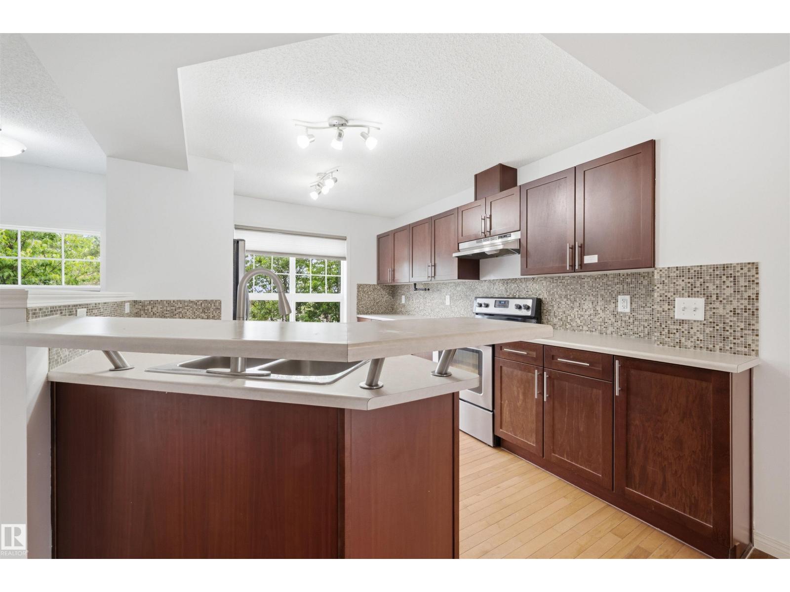#61 2051 TOWNE CENTRE BV NW