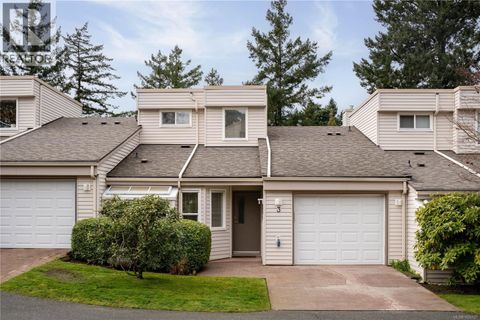 3 1030 Hulford St Saanich BC V8X3B6