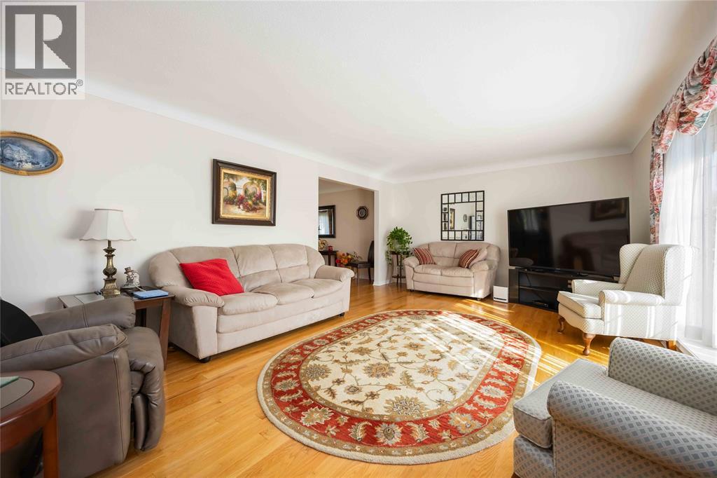 601 Winchester CRESCENT