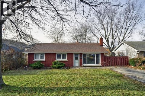 144 JACOBSON Avenue St. Catharines ON L2T3A5