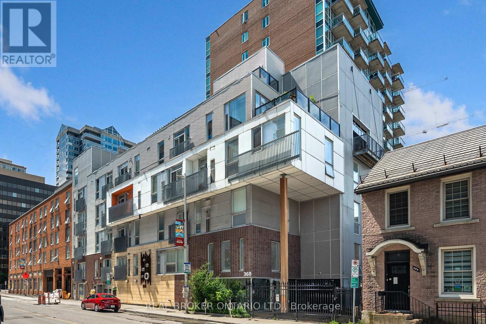 Photo 1 of 25 — 102 - 360 CUMBERLAND STREET Unit 102, Ottawa, ON K1N0B1