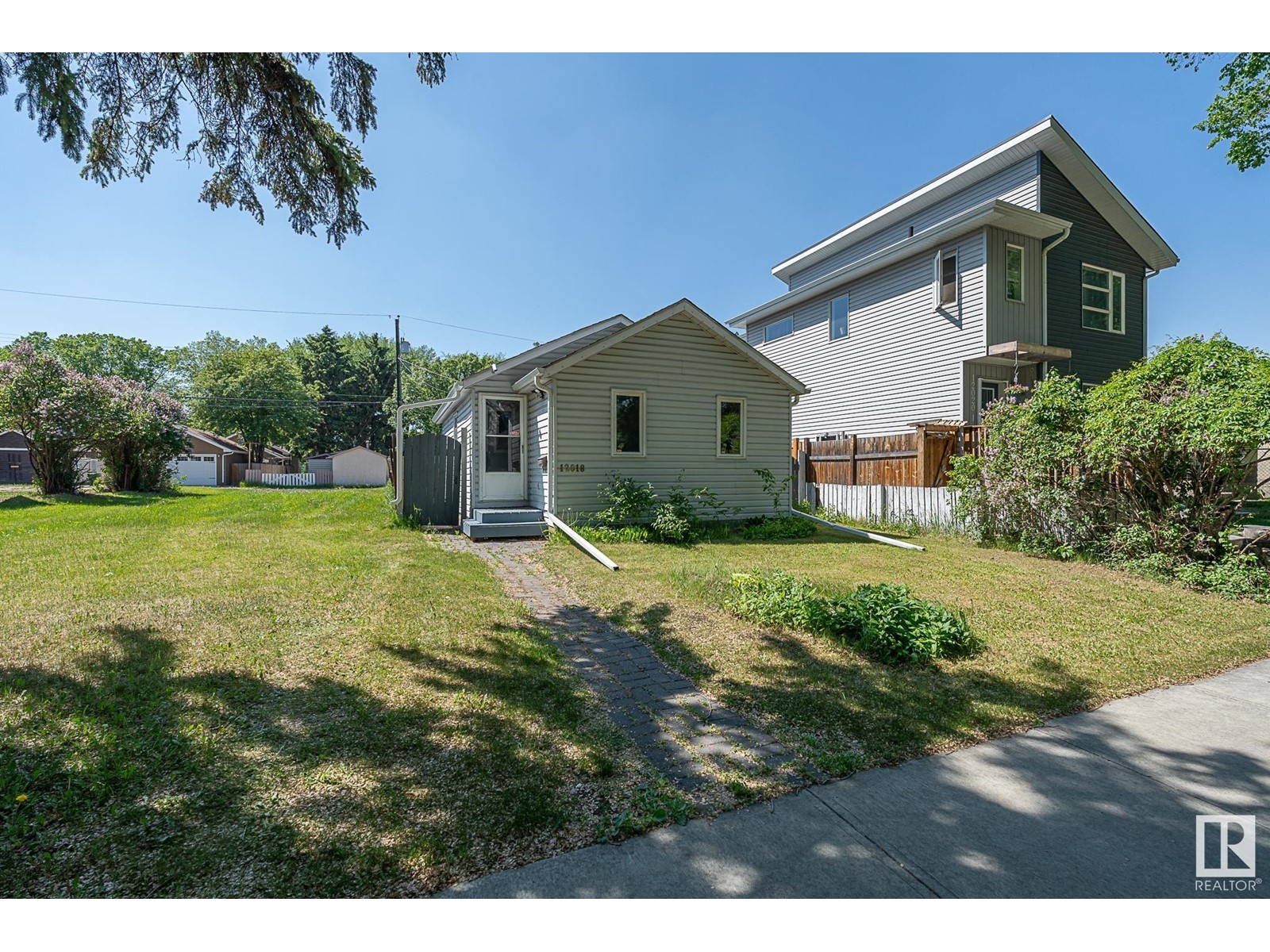 12018 62 ST NW