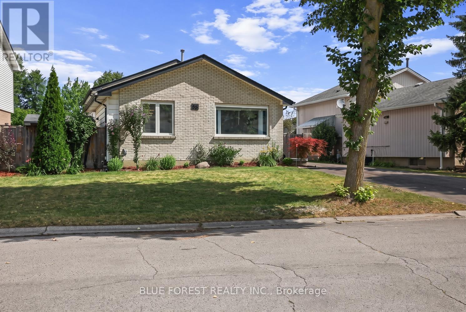 55 ARCHER CRESCENT