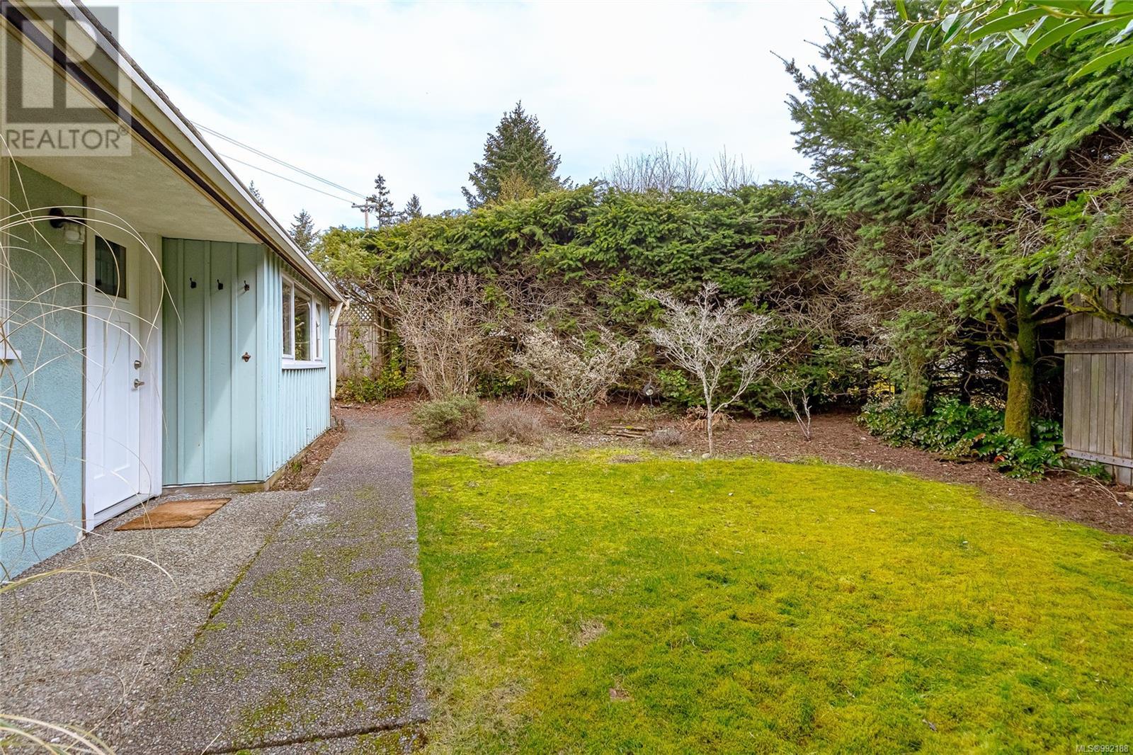 421 Quatsino Rd