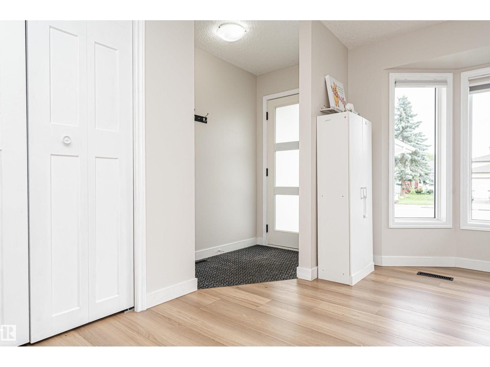 4521 29 AV NW