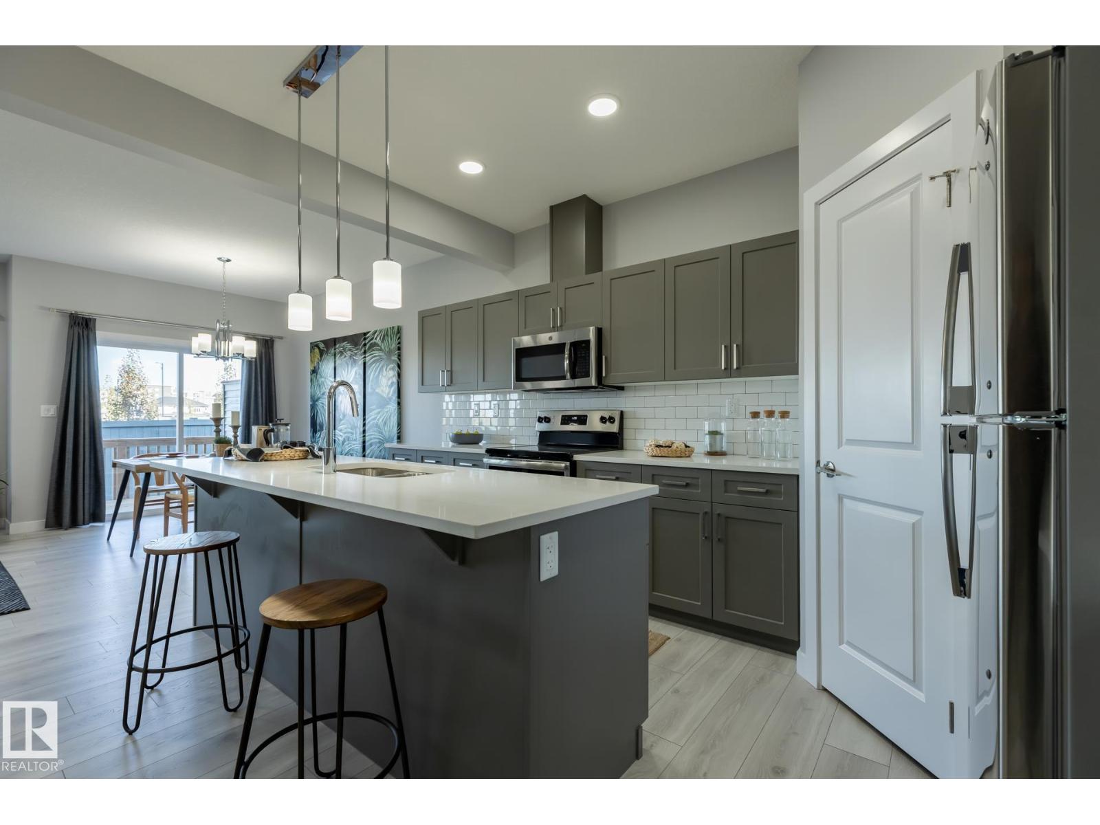 10716 99 ST