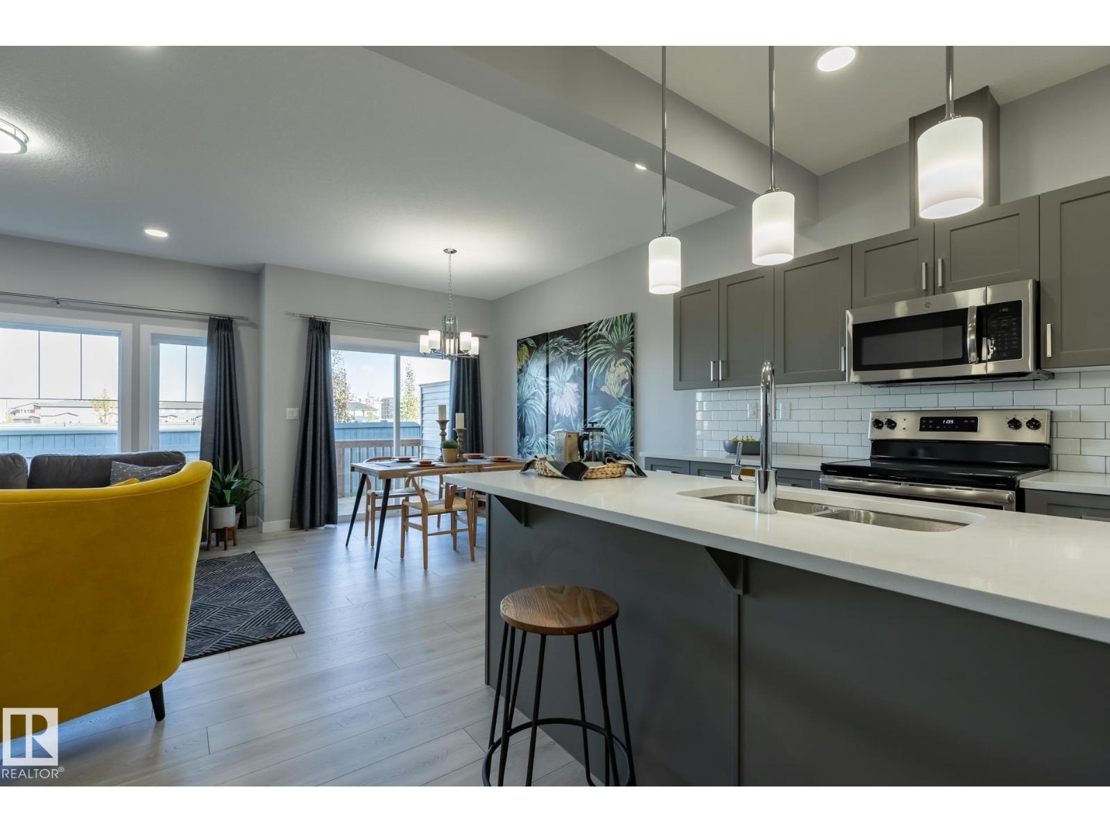 10716 99 ST
