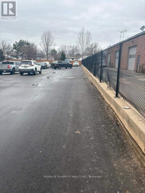 201-203 - 875 MAIN STREET E