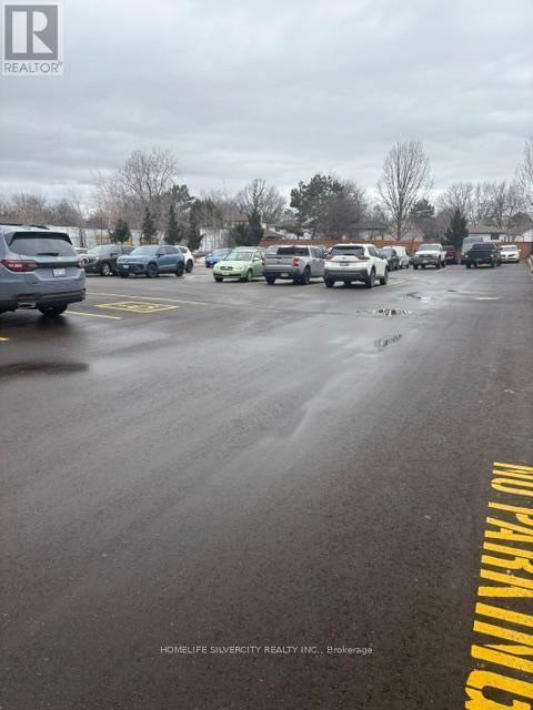 201-203 - 875 MAIN STREET E