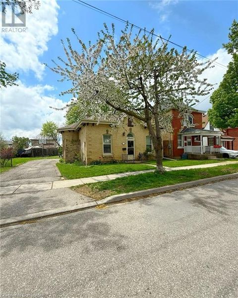 21 SARAH Street Brantford ON N3S2Z5