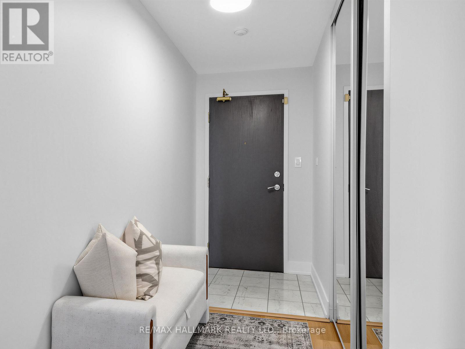 1102 - 399 SOUTH PARK ROAD