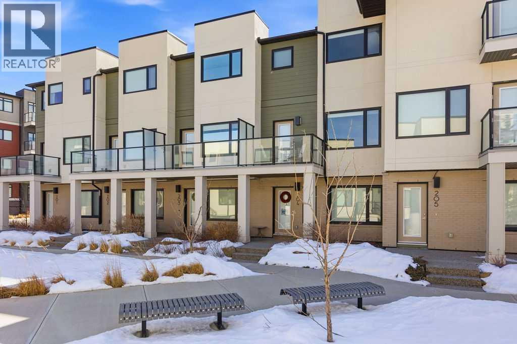 204, 218 Sherwood Square NW