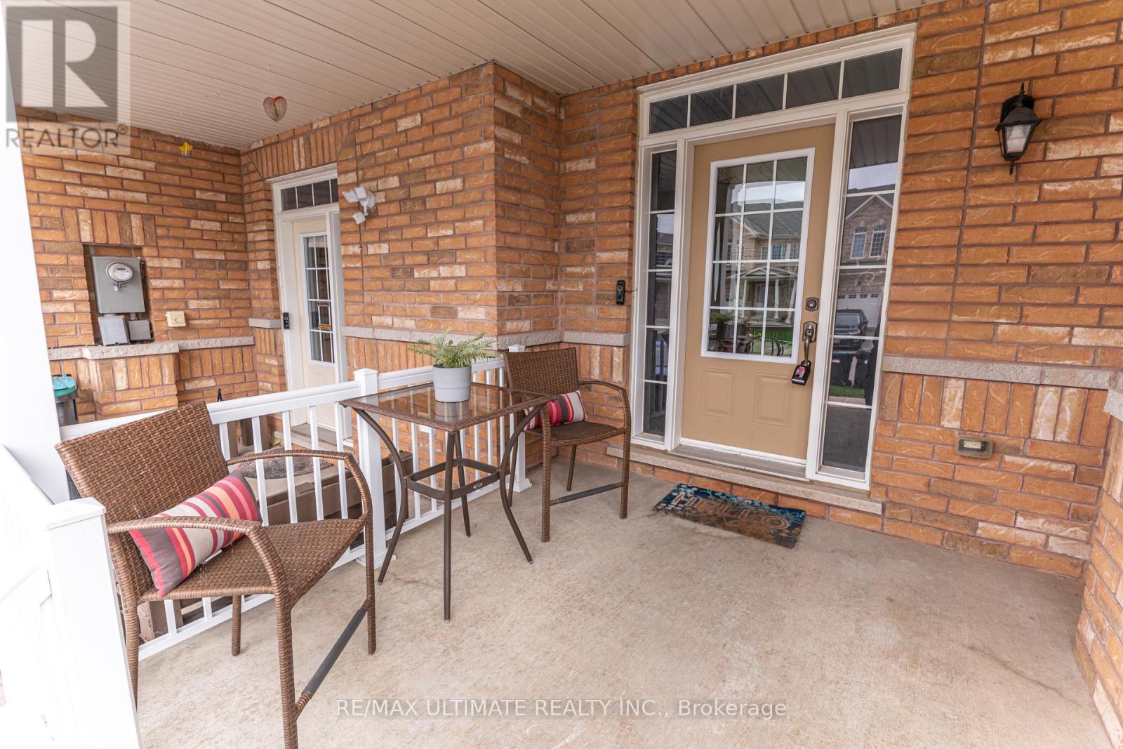 6 DANIELE CRESCENT