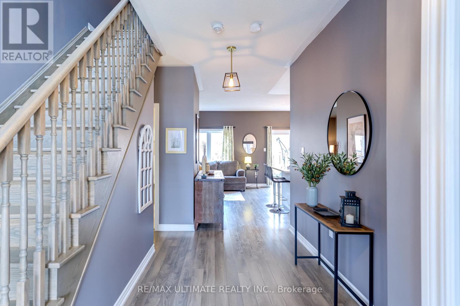 6 DANIELE CRESCENT