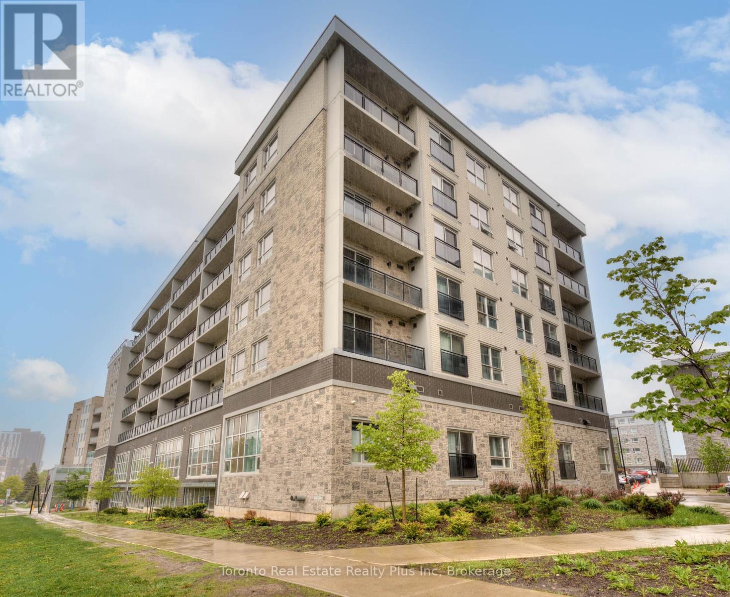 G216 - 275 LARCH STREET
