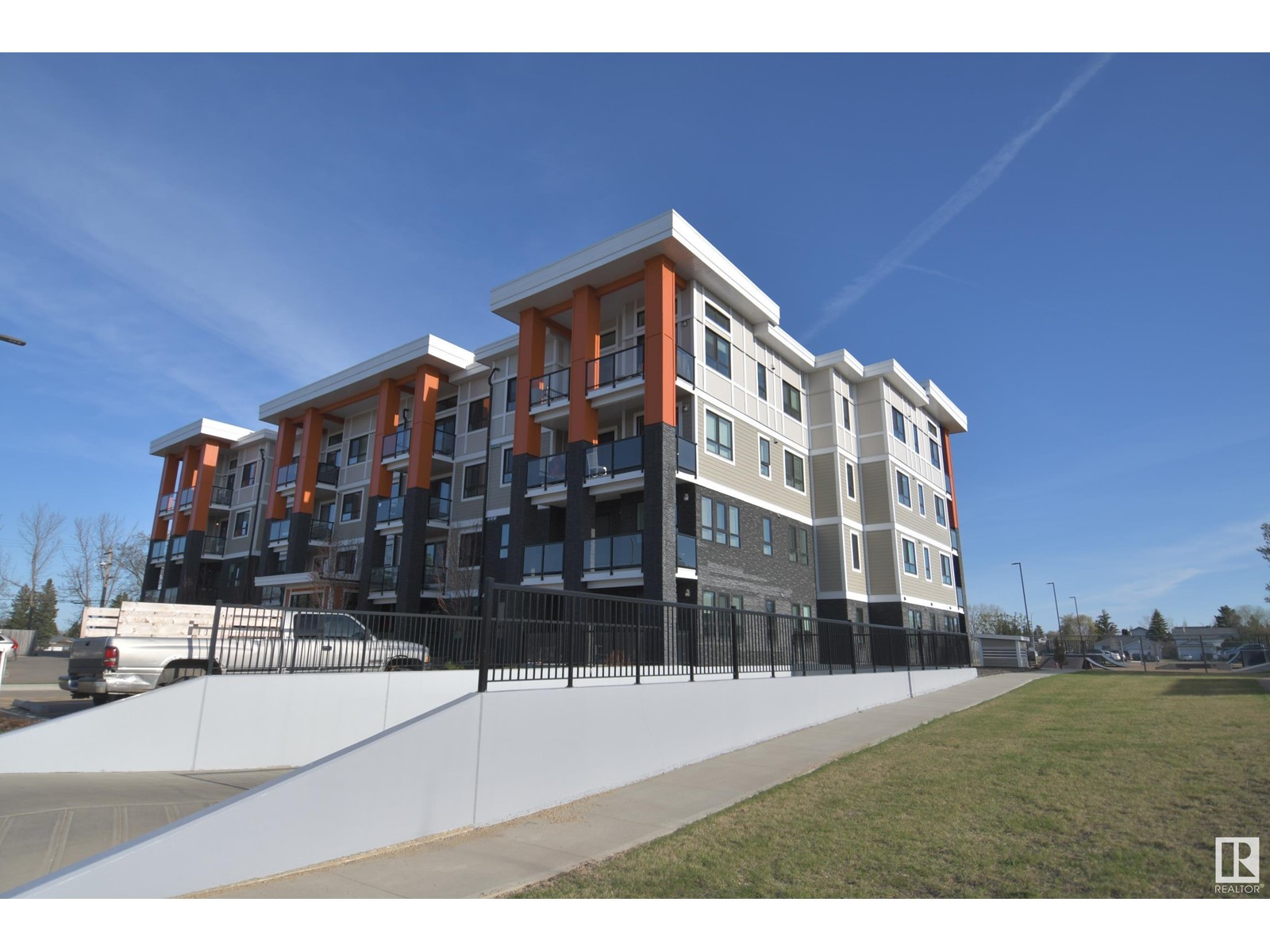 #408 17 COLUMBIA AV