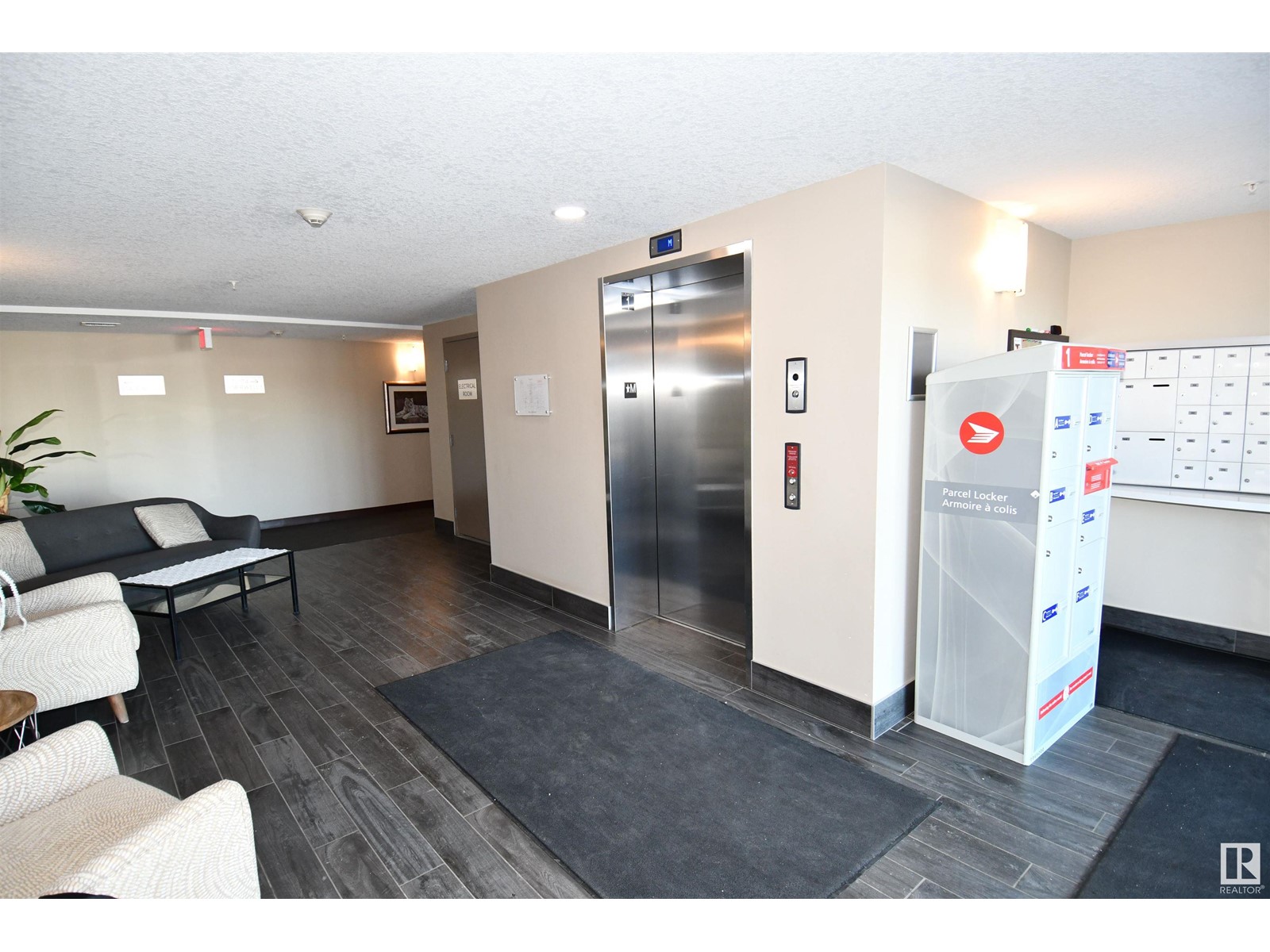 #408 17 COLUMBIA AV