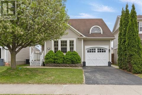 51 HOLLINRAKE Avenue Brantford ON N3T0B6