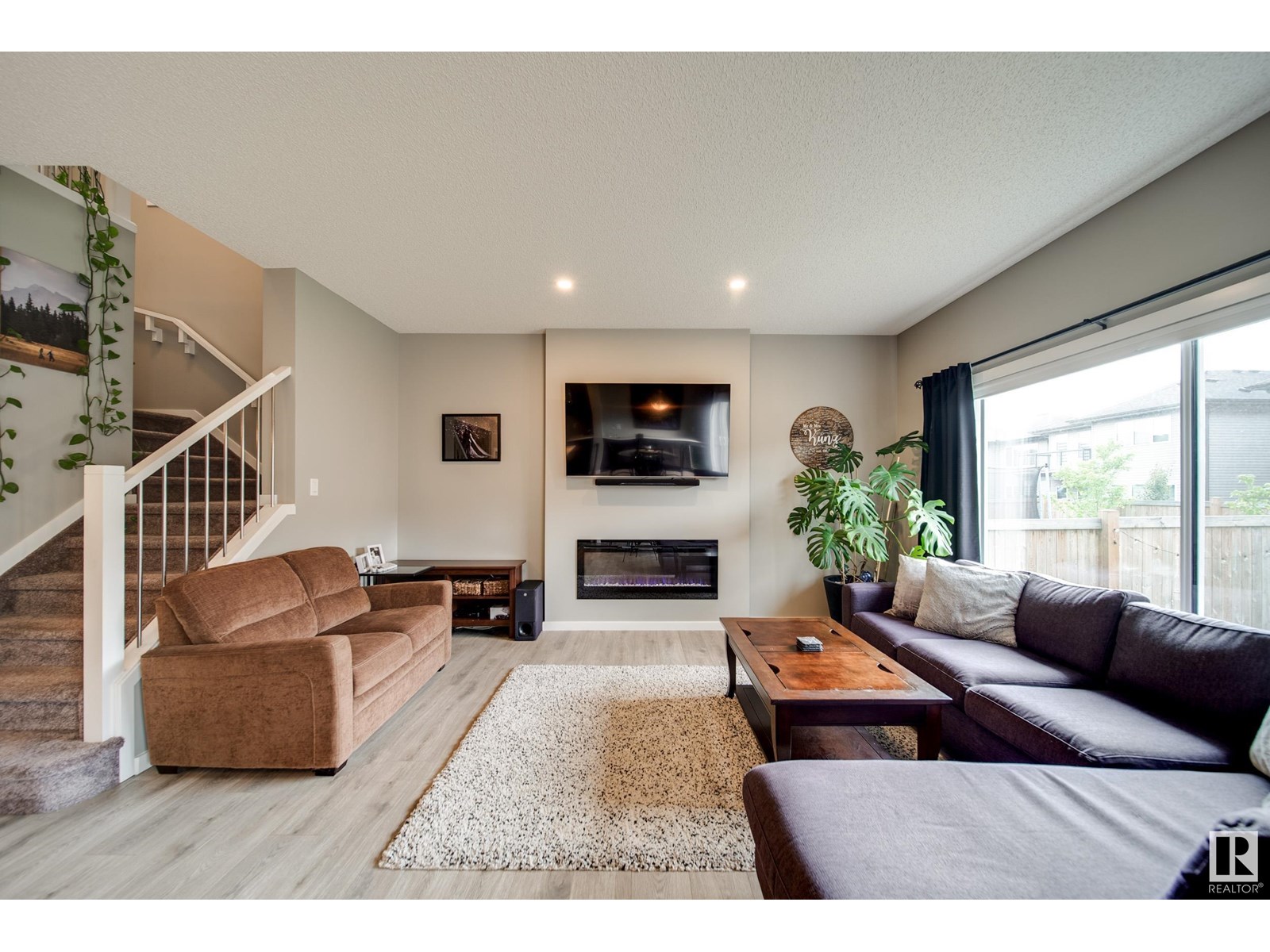 7527 174 AV NW