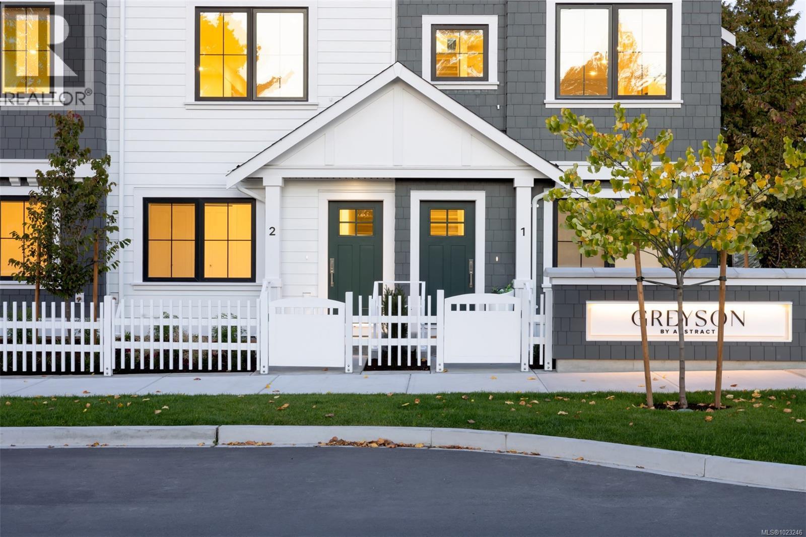 TH15 3450 Whittier Ave