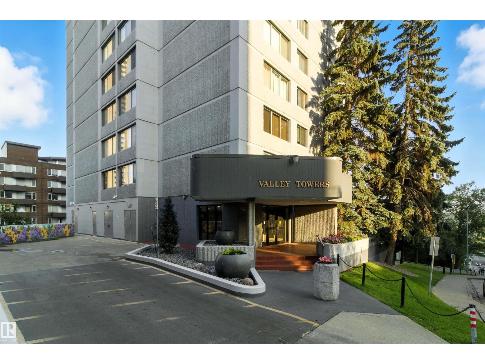 #2202 9923 103 ST NW
